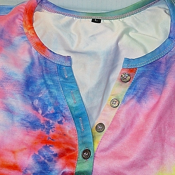 NWT☆Gorgeous Women's Long Sleeve Tie-Dye Colorblock Button Down Henley Tunic - Picture 8 of 14